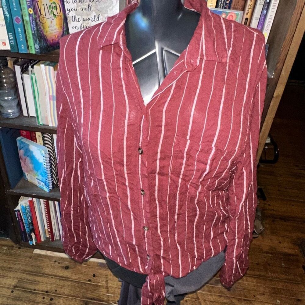 American Eagle rust & white striped L cropped tie front shirt